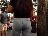 hermosa culona en jeans
